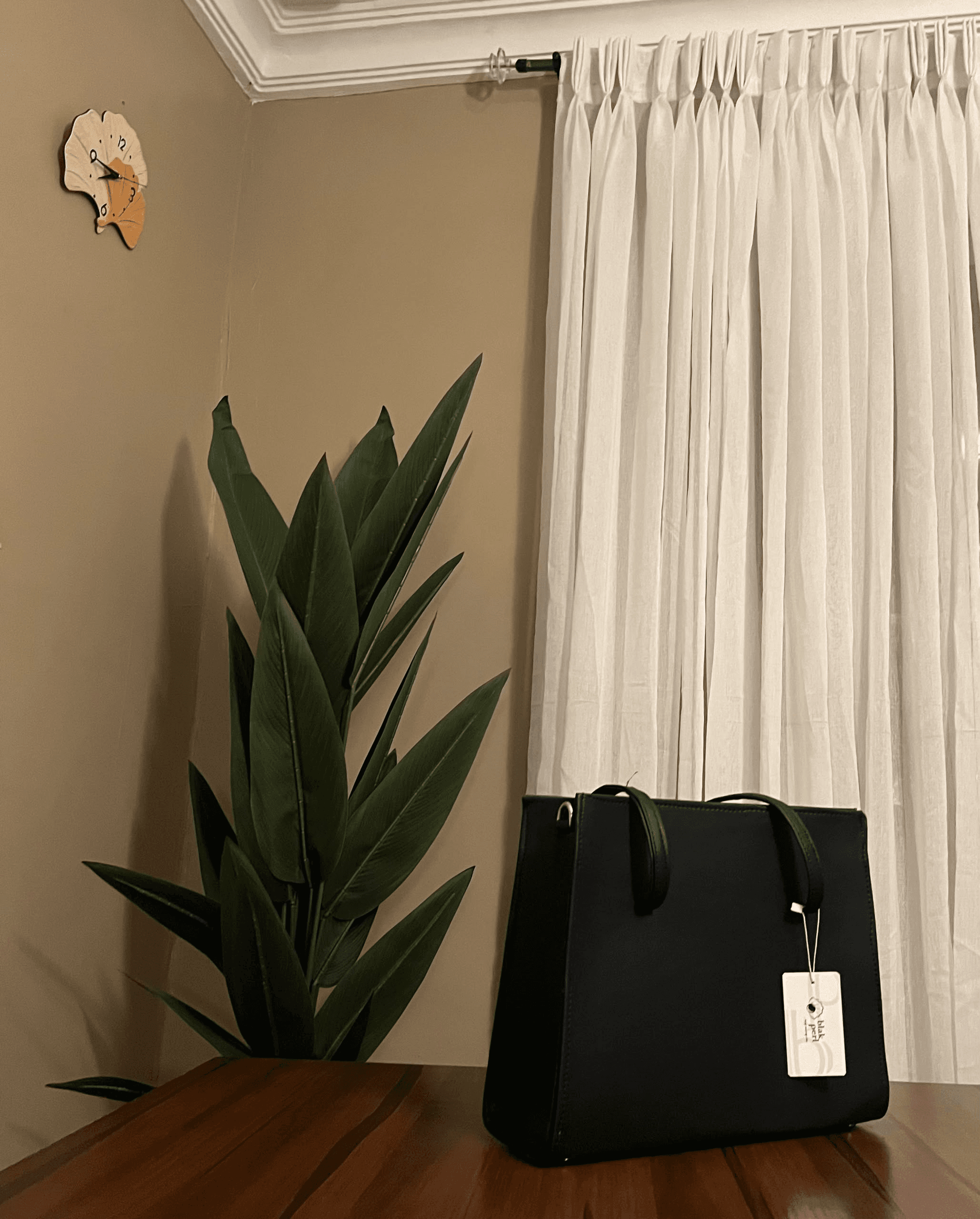 THE UJU BAG — Black