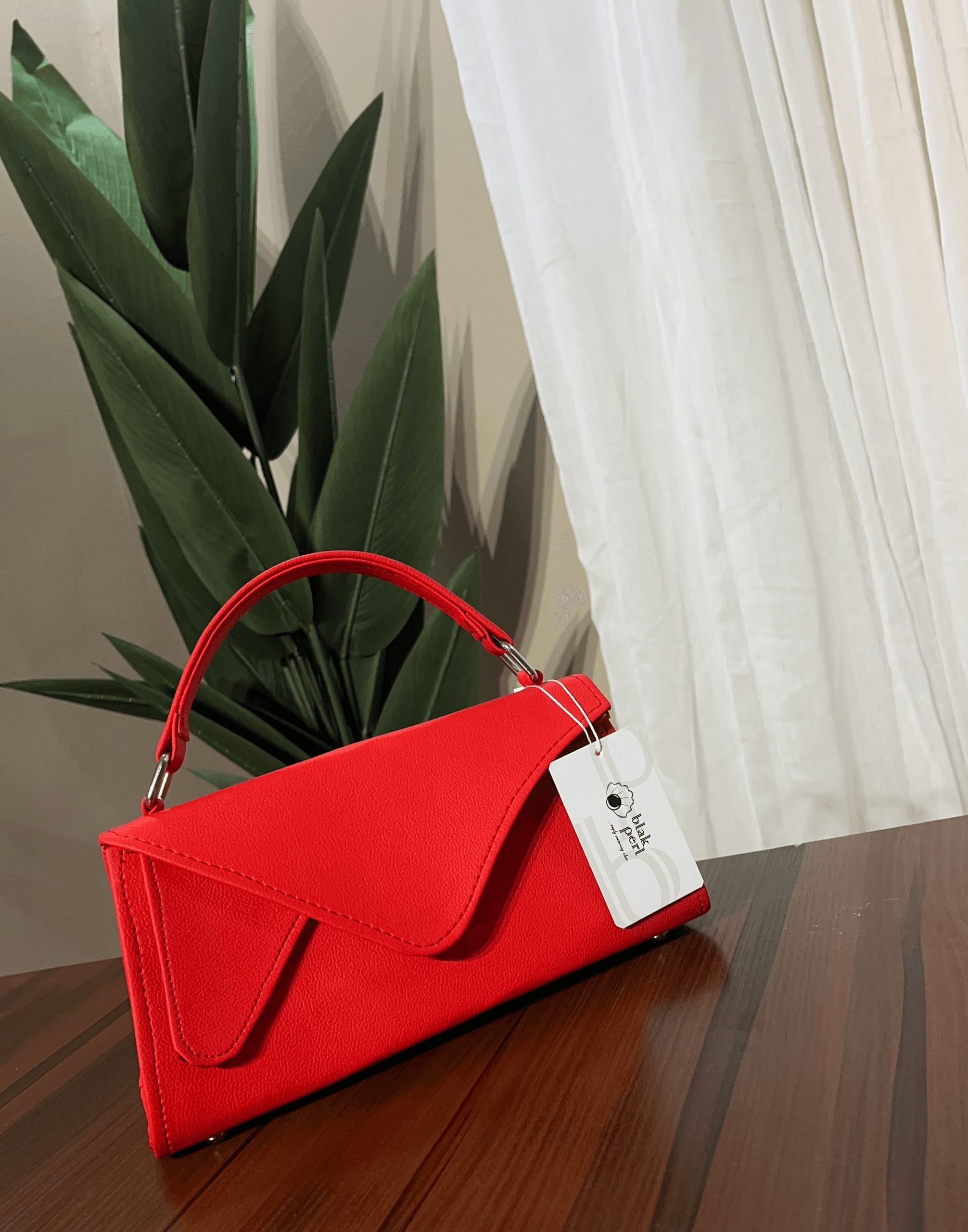 TITI — Red